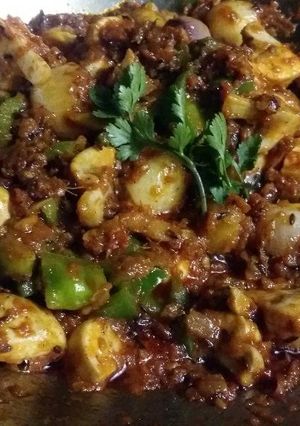 मशरुम और प्याज (Mushroom do pyaja recipe in hindi) रेसिपी मुख्य फोटो