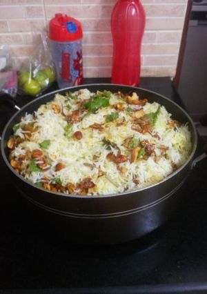 A picture of Kerala style chicken biryani.
