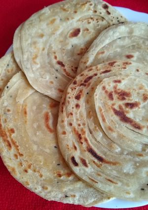 A picture of Hyderabadi bidari paratha.