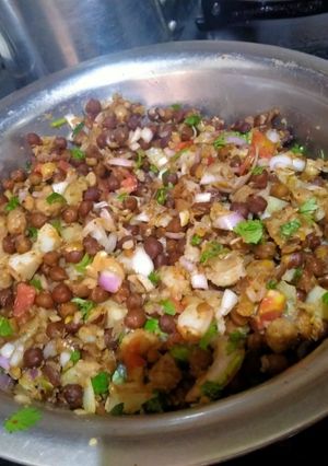 चना चाट (chana chaat recipe in Hindi) रेसिपी मुख्य फोटो