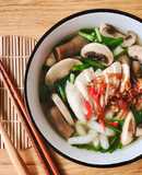 Bánh Canh Gà Nấm Hẹ