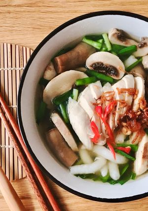 Hình của món Bánh Canh Gà Nấm Hẹ.