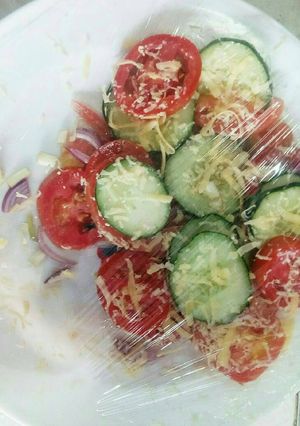 A picture of Jibna salata.