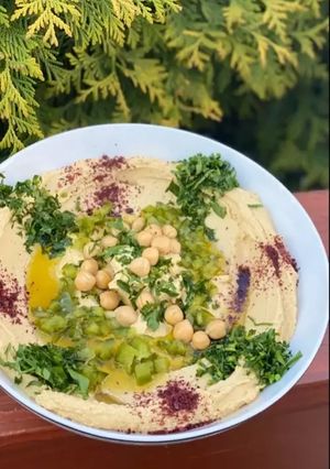 A picture of Hummus.