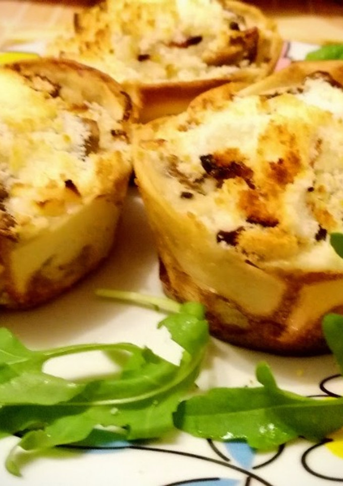 Una foto de Quichés de champiñones con queso parmesano