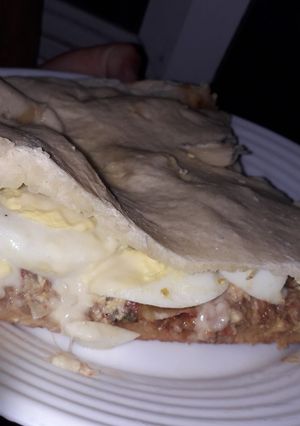 Una foto de Hoy les traje fugazza rellena carne... con harina pureza