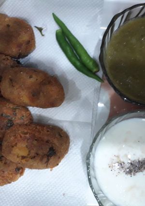 A picture of Kuttu aloo cutlets.