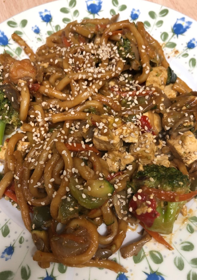Una foto de 229. Udon con verduras y tofu (principal pasta)
