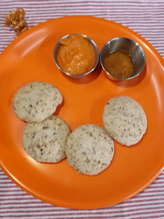 முளை கட்டிய பச்சை பயிறு இட்லி செய்முறை முக்கிய புகைப்படம்