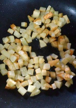 Una foto de Básicos de las cocina batatas fritas en cubos (💜)