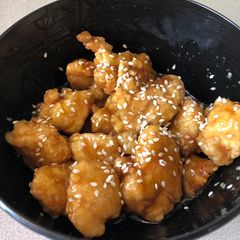 A picture of Sesame Chicken.