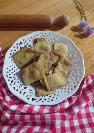 Foto di Stuzzichini scrocchiarelli con erba cipollina e paprika 🌷