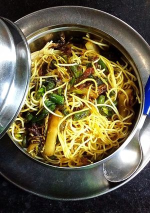 ভেজ চাউমিন (veg chow mein recipe in bengali) রেসিপির প্রধান ছবি