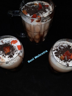 कोल्ड कॉफी विद आइस क्रीम (cold coffee with ice cream recipe in Hindi) रेसिपी मुख्य फोटो