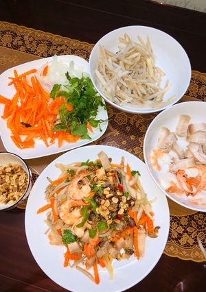 Hình của món Gỏi ngó sen tôm thịt.