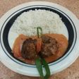 Albóndigas de carne de cerdo en salsa de cebolla y zanahorias