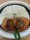 Albóndigas de carne de cerdo en salsa de cebolla y zanahorias
