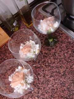 Una foto de Mini cóctel de arroz y aguacate
