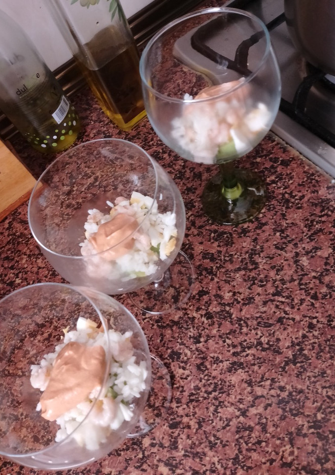 Una foto de Mini cóctel de arroz y aguacate