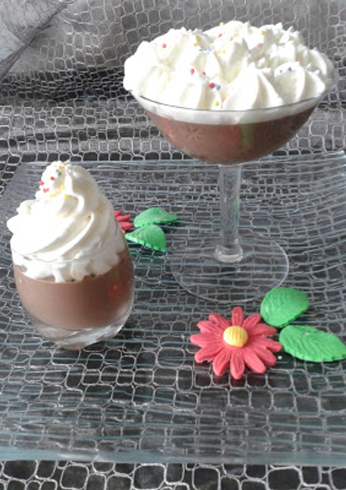 Una foto de Cuajadas de chocolate con nata 