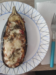 Una foto de Berenjena rellena de atún y pisto 🍆