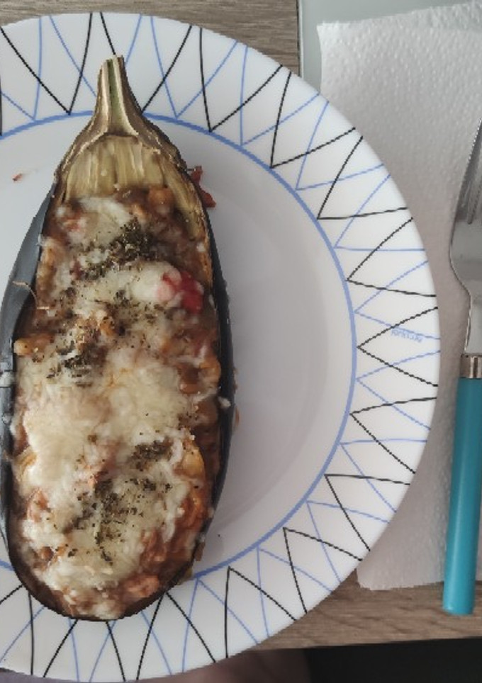 Una foto de Berenjena rellena de atún y pisto 🍆