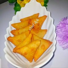 A picture of Samosa with yam filling.