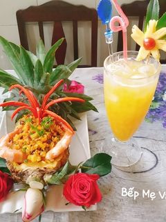 Hình của món Cơm chiên trái thơm.