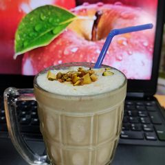 A picture of Apple milkshake.