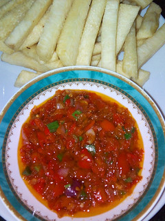 A picture of Fried yam with sauce.