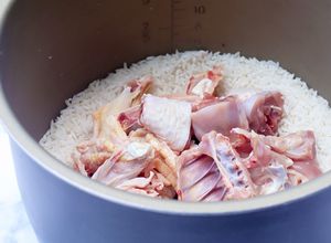Foto resep Nasi Ayam Favorit Singapura: Tidak Digoreng, Cukup Pakai RICE COOKER!