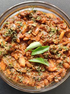 காளான் கசூரி மேத்தி கிரேவி (Mushroom kasuri methi gravy recipe in tamil) செய்முறை முக்கிய புகைப்படம்