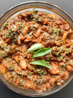 காளான் கசூரி மேத்தி கிரேவி (Mushroom kasuri methi gravy recipe in tamil) செய்முறை முக்கிய புகைப்படம்