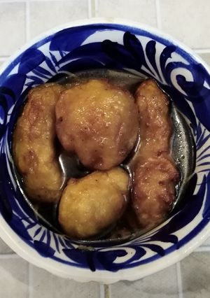 Una foto de Bolitas y palitos de yuca en almíbar