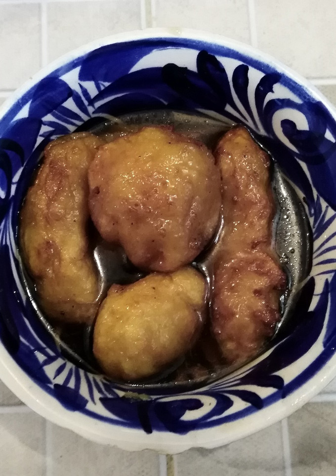 Una foto de Bolitas y palitos de yuca en almíbar