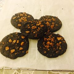 A picture of Chocochip brookies.