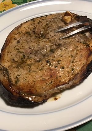 Une photo de Rouelle de porc marinée à l'ail et au thym