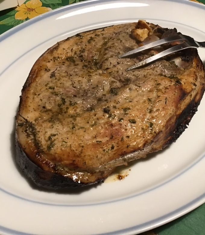 Une photo de Rouelle de porc marinée à l'ail et au thym