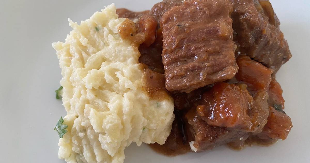 beef-stew-mashed-potatoes-with-spring-onion-chives-cream-cheese