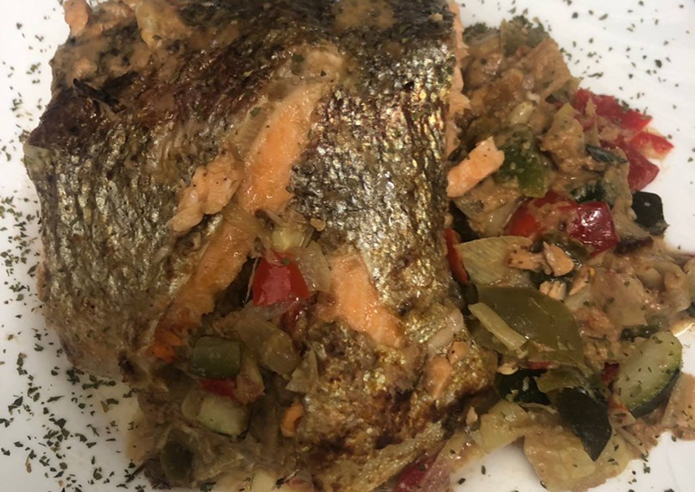 371. Trucha asalmonada rellena de foie de jabalí y setas