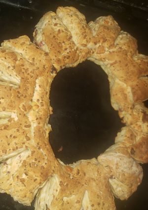 Una foto de Rosca con trocitos de salame y queso