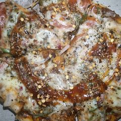 A picture of Extra Easy Pizza.