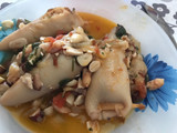 Calamares rellenos en salsa de almendras