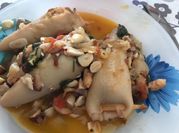 Una foto de salsa para calamares rellenos