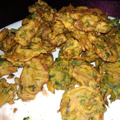 A picture of Spinach fritters, palak pakora.