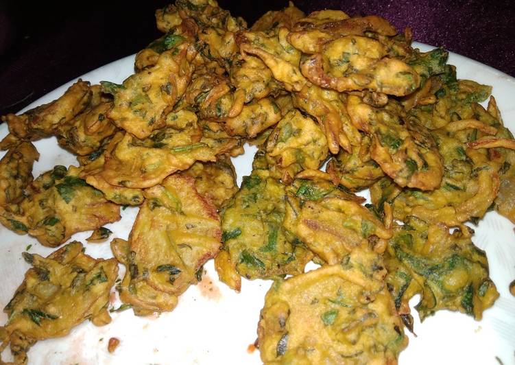 Steps to Prepare Ultimate Spinach fritters, palak pakora