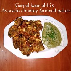 A picture of Avocado chuntey & mixed pakora/ fritters 🥑🧅🥕🥔.