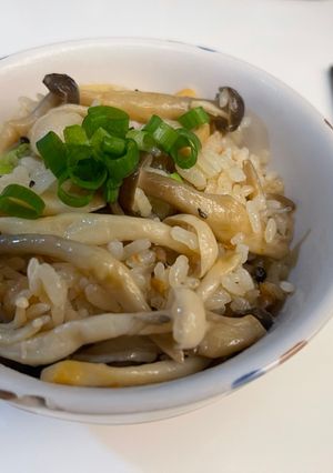 蘑菇麻油炊飯 的食譜成品照片