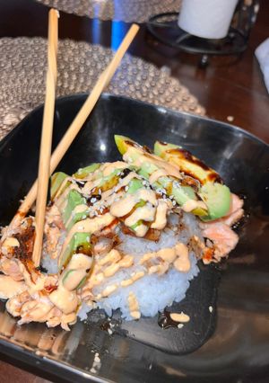 A picture of Salmon sushi Bowls.