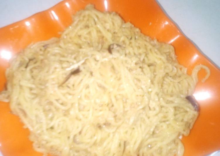 How to Make Any-night-of-the-week Scrabbled Egg Indomie